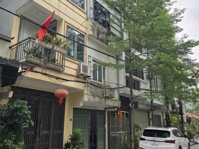 Bán Nhà Mỗ Lao Làng Vkca 40m2x5t, MT 4m. View Hồ Câu Cá. Giá 13.5 Tỷ