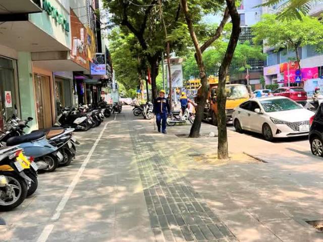 Bán nhà mặt Thái Hà, DT 39m2, 4 tầng, mặt tiền 4m. Đang cho thuê 360tr/ năm. Giá 12,9 tỷ