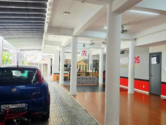 Bán Nhà Mặt tiền Núi Thành giao Cộng Hòa, DT: 15x38m, 4 Tầng, 1 đời chủ, chỉ 89 Tỷ