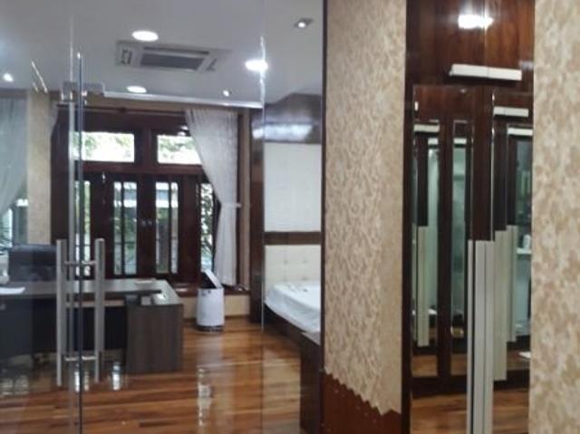 Bán nhà mặt tiền đường Hiệp Nhất, P4 Tân Bình. DT 5x20m nhà cấp 4. Giá chỉ 14 tỷ