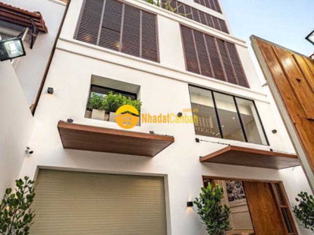 Bán nhà mặt tiền đường thích quảng đức phú nhuận. Dt 4 x 20 3 tầng. Giá 16 tỷ