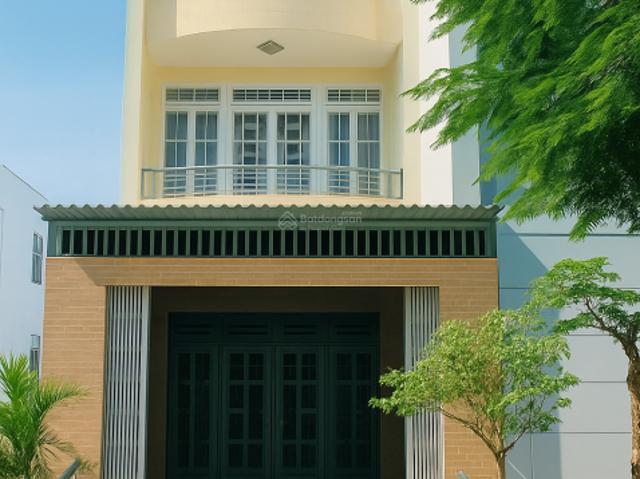 Bán Nhà Mặt Tiền Đường 10m, 3 Tầng 5*21m, 108.6m2 Nhỉnh 7 Tỷ, Thông Thoáng, Giáp Quận 8
