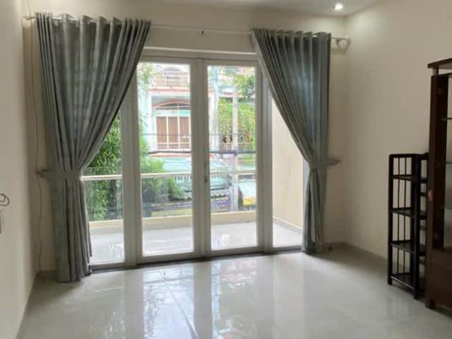 Bán nhà mặt tiền Nguyễn Trọng Tuyển, phường 2, Tân Bình  chợ Phạm Văn Hai