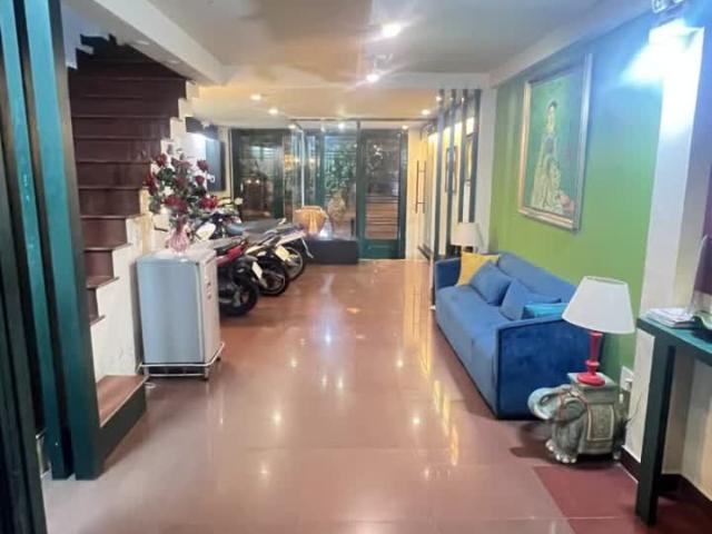 Bán nhà mặt tiền Nguyễn Đình Chiểu ngang 4.5m sổ vuông thang máy nhà mới giá tốt