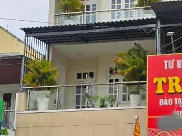 Bán nhà mặt tiền bến Bình Đông ngang 5.5m chỉ 10 tỷ