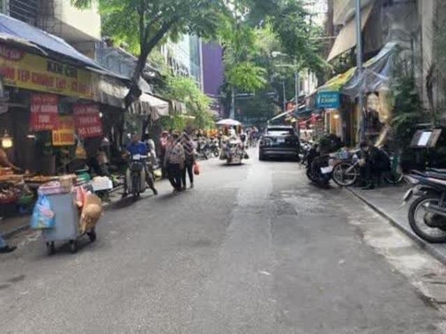 Bán nhà mặt tiền Cầu Gỗ, phố cổ gần Bờ Hồ tặng Bí kíp Phong Thủy cao cấp. LH: Địa Thủy Sư Trần