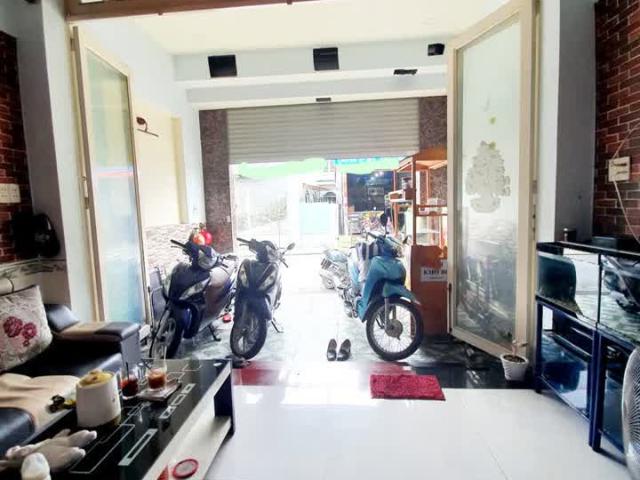 Bán Nhà Mặt Tiền KD 200M2 2Tầng Giá 10.5 Tỷ Hiệp Thành 17 Quận 12