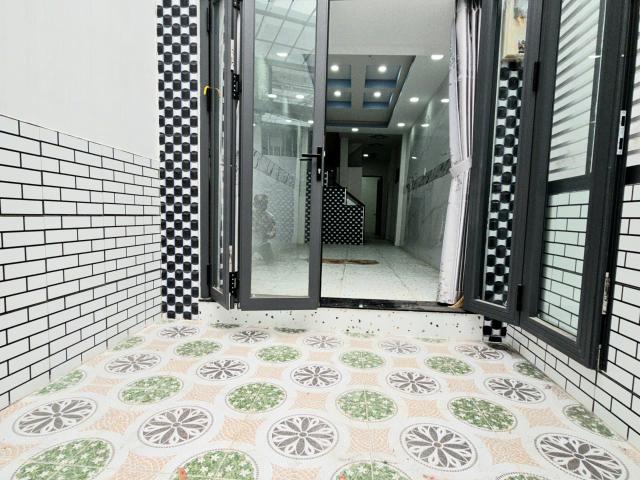Bán nhà mặt tiền kinh doanh cạnh Q1 Ngang 3 dài 17 đúc 2 tấm DÒNG TIỀN THUÊ 13 TRIỆU