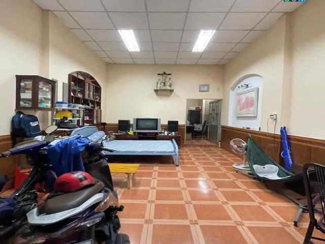 Bán nhà mặt tiền kinh doanh hạ chào 2,7 tỷ, Hoàng Bật Đat, P15, Tân Bình, 70m2, 2 tầng