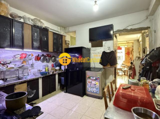 Bán nhà mặt tiền lý thánh tông ngang 4.6m 4pn nở hậu kinh doanh tấp nập giá tốt
