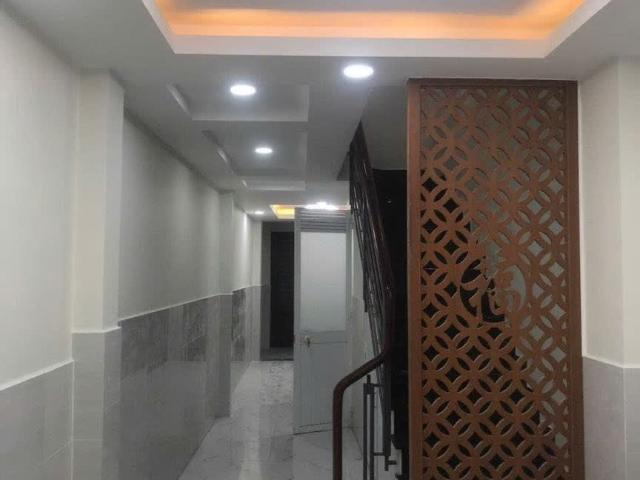 Bán nhà mặt tiền Quận 7 – đối diện công viên, đang có hợp đồng thuê ổn định