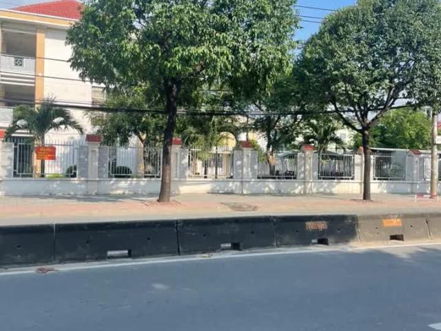 Bán nhà mặt tiền rộng 15x43m, đường Lê Thị Riêng, Quận 12 Giá chỉ 38 tỷ