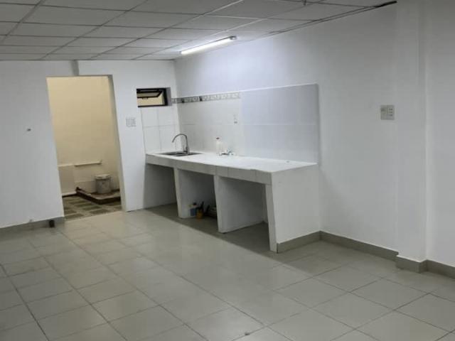 Bán nhà mặt tiền Tân Bình cạnh chợ ngang 4m sổ vuông kinh doanh sầm uất giá tốt