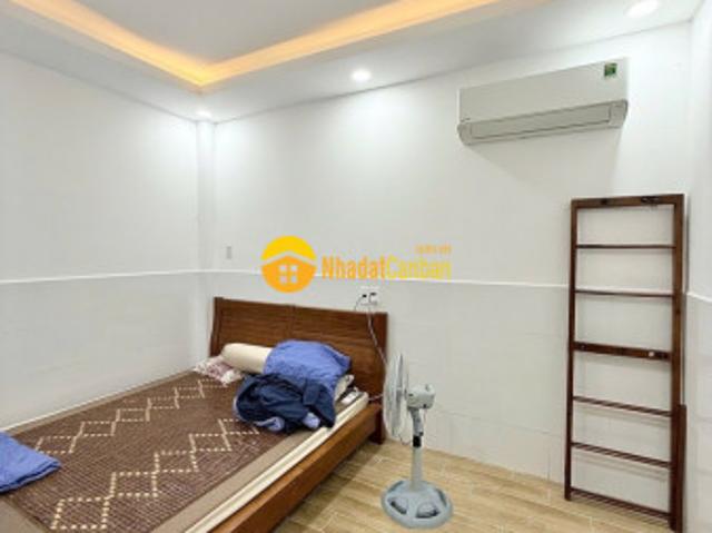 Bán nhà mặt tiền tân phú ngang 4.1m sổ vuông khu phân lô dân trí