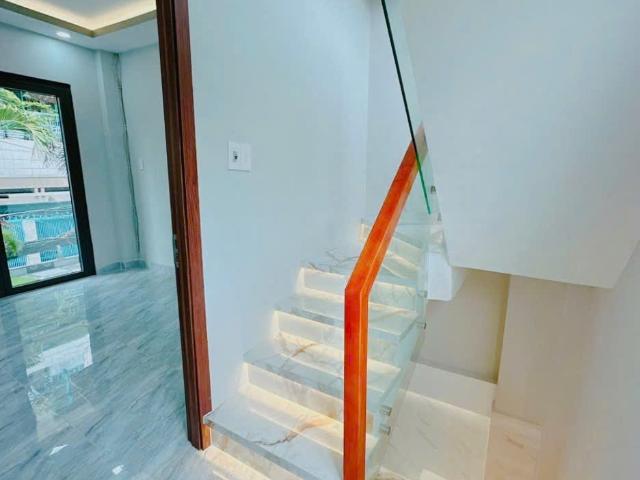 Bán nhà mặt tiền Trần Văn Đang, QUẬN 3, DT 3.3 x 5m, 3 Tầng, giá 4 tỷ