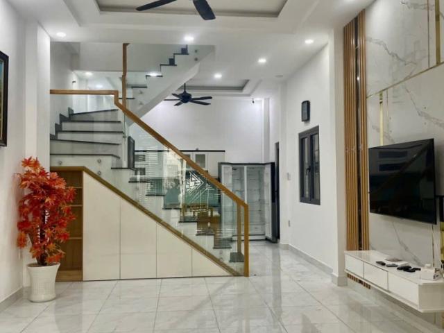 Bán nhà mặt tiền 50m2 2 tầng ngang 4,3m kd đỉnh thép mới 9 tỷ