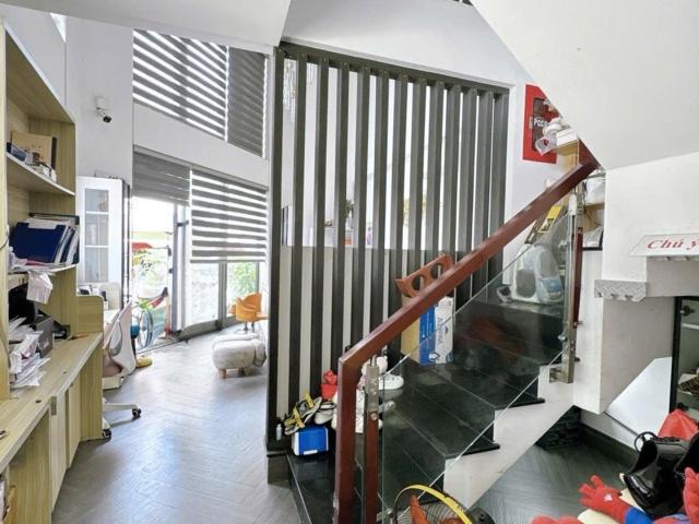 Bán nhà mặt tiền 7 tầng, giáp Quận 5, đường Nguyễn Quyền, căn góc kinh doanh cực đỉnh