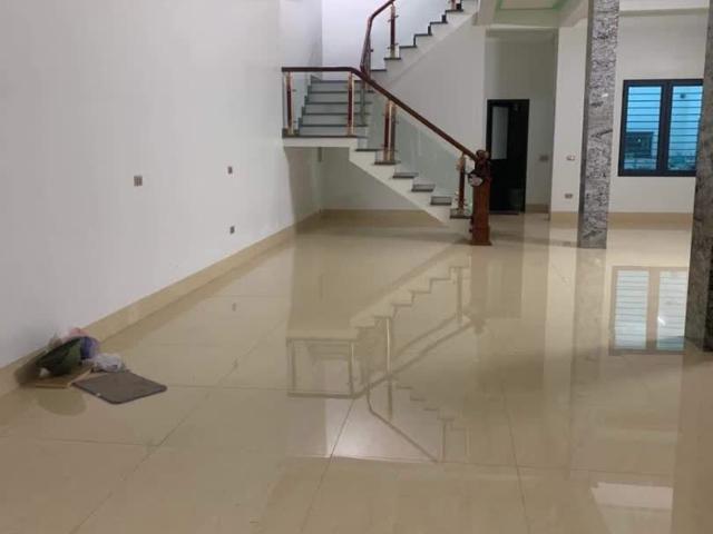 Bán nhà mặt hồ Ba Mẫu, 80m, 3 tầng, 6.5m mặt tiền, kinh doanh, view hồ cực đẹp, chỉ 21.5 tỷ