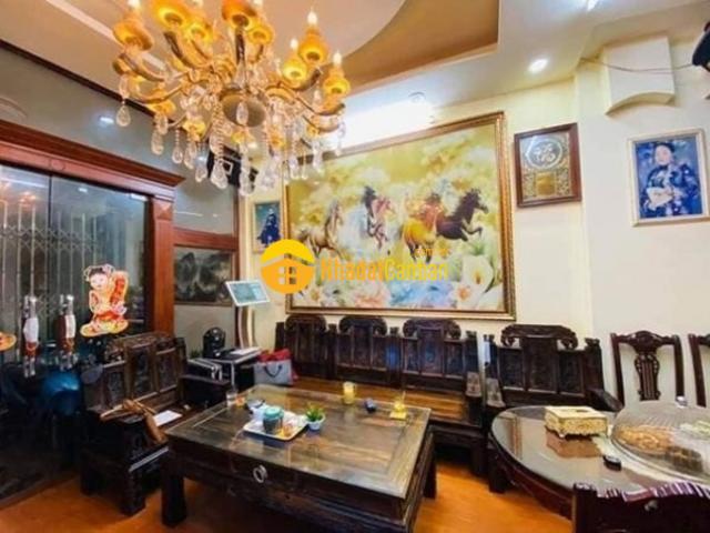 Bán nhà mặt ngõ 82 kim mã giá 3.05 tỷ, 36mx4 tầng, sổ đỏ, giao luôn