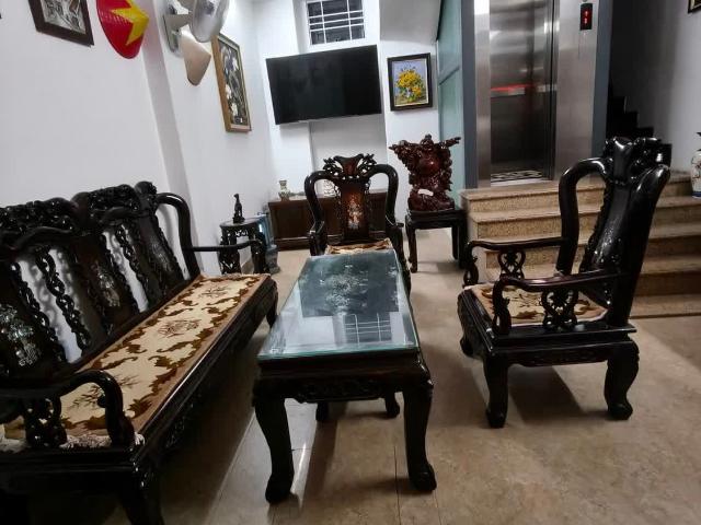 Bán nhà mặt ngõ 106 Cầu Giấy, DT 50m, 6 tầng, thang máy, MT 4.4m, giá 15.2 tỷ, ngõ 2.5m