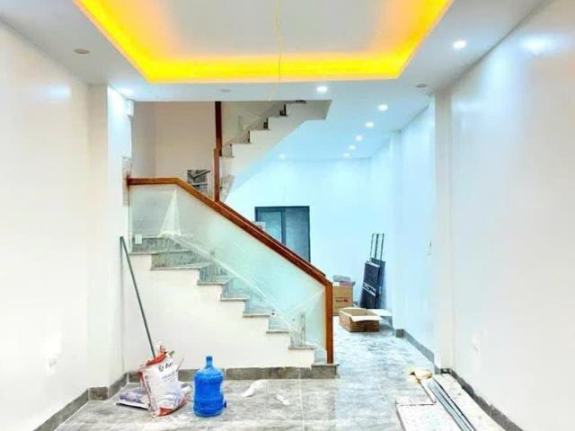 Bán Nhà Mặt Ngõ Đường Láng Đống Đa, Kinh Doanh Sầm Uất, 2 Thoáng, 52m2, 4 Tầng, 14.5 Tỷ