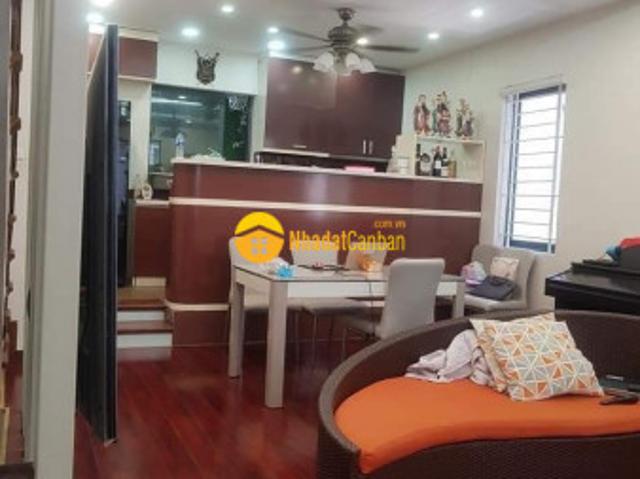 Bán nhà mặt ngõ quận tây hồ. Ngõ to. ô tô tránh. Kinh doanh đa ngành dt 70m. 5 tầng