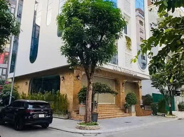 Bán Nhà Mặt Phố 3 Thoáng Cầu Giấy Tòa VP Thông Sàn 198m2, MT 15m, 8 Tầng