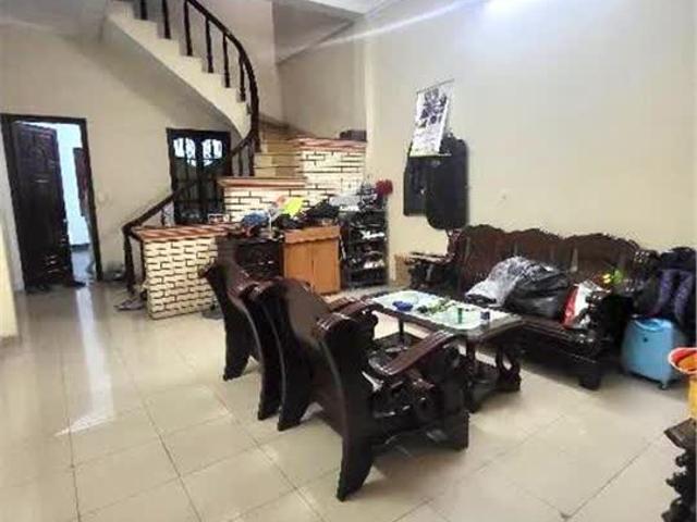 Bán Nhà Mặt Phố Cầu Giấy, DT 92M X 5t, KD Sầm Uất, Vỉa Hè Ô Tô Tránh, 58.8 Tỷ