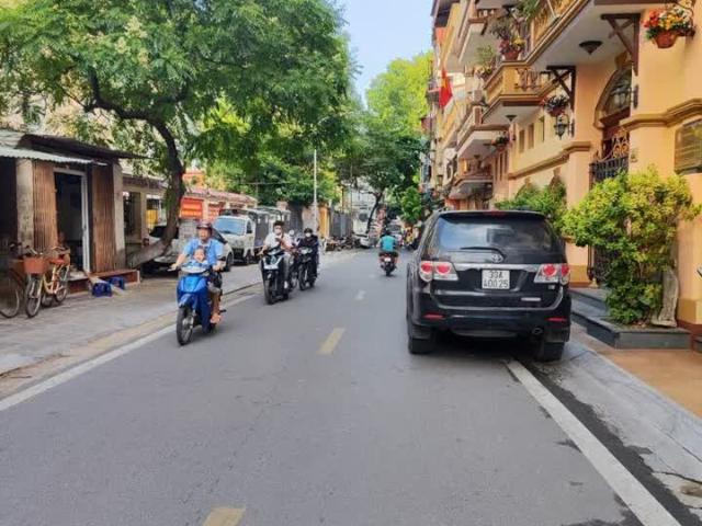Bán nhà mặt phố Lương Yên HBT 85m2 5tầng Mặt tiền 5m giá 21,5 tỷ Kinh doanh