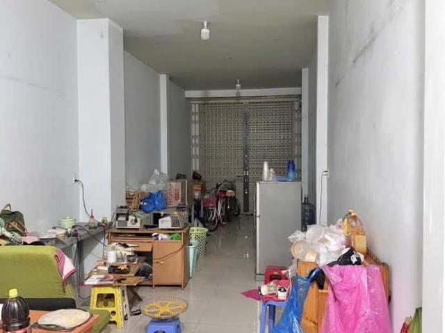 Bán nhà mặt phố Lạc Long Quân, Tân Bình: 140m2, 4 tầng, 6PN, vị trí vàng kinh doanh, sổ hồng