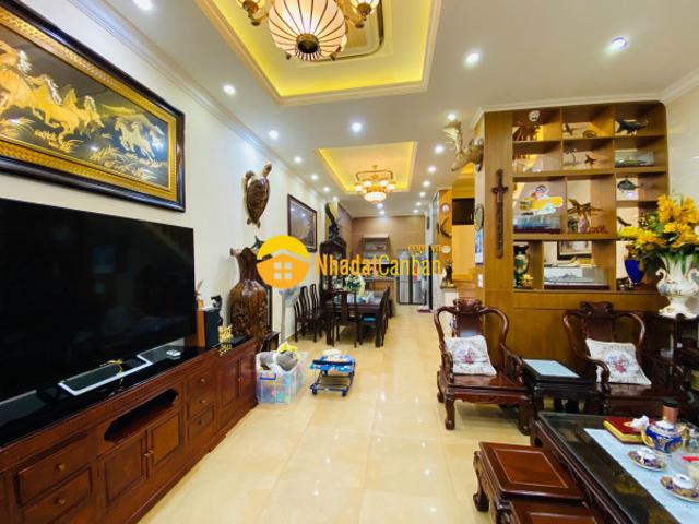 Bán nhà mặt phố mai anh tuấn đống đa 50m4 tầng, 14 tỷ, mặt hồ, kinh doanh. Lh0397194