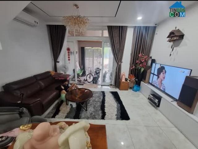Bán nhà mặt phố đường Tự Do, Q. 9, 90m², 3 tầng, 9.1 tỷ