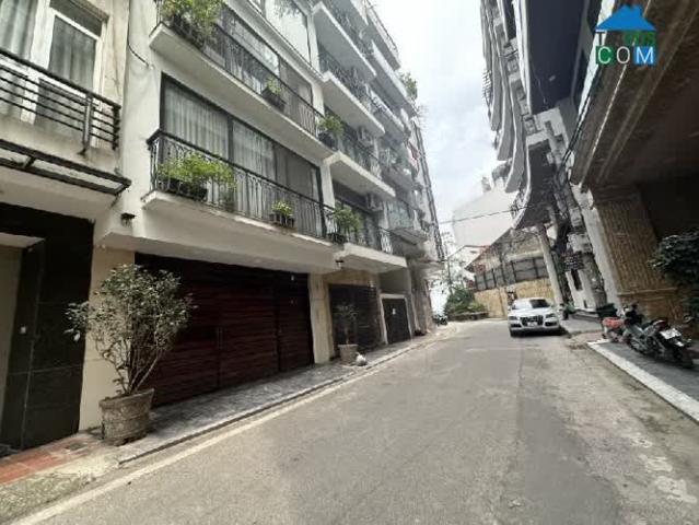 Bán nhà mặt phố Đặng Thai Mai view hồ tây, 70m2, ô tô đỗ, giá 31 tỷ 500tr