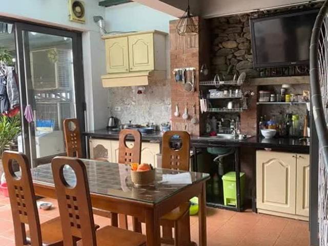 Bán nhà mặt phố Nghi Tàm, sang Hồ Tây 1 phút LH: 0906299