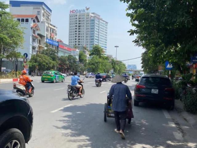 Bán nhà mặt phố Nguyễn Chí Thanh Đống Đa, 60m x 4tầng, mặt tiền 9.5m, full thổ cư