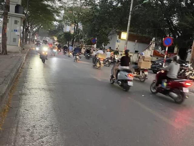Bán Nhà Mặt Phố Nguyễn Lương Bằng 40M – Vỉa Hè – Giao Thông Thuận Lợi – Lô Góc KD Bất Chấp