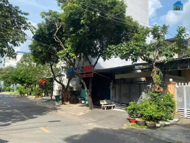 Bán nhà mặt phố Q. 2, 97m², 17 tỷ, sổ đỏ cách metro rach chiec chỉ 100m