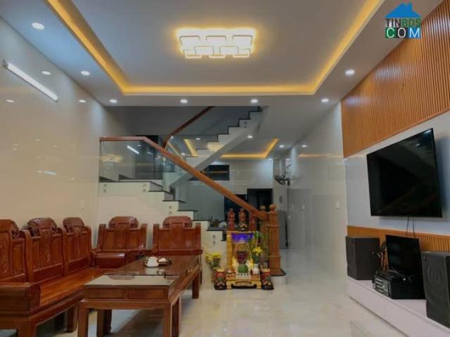 Bán nhà mặt phố Q. 9, 105m2, 4 tầng, 6PN, 6 WC, sổ hồng. Giá chỉ 7.5 tỷ