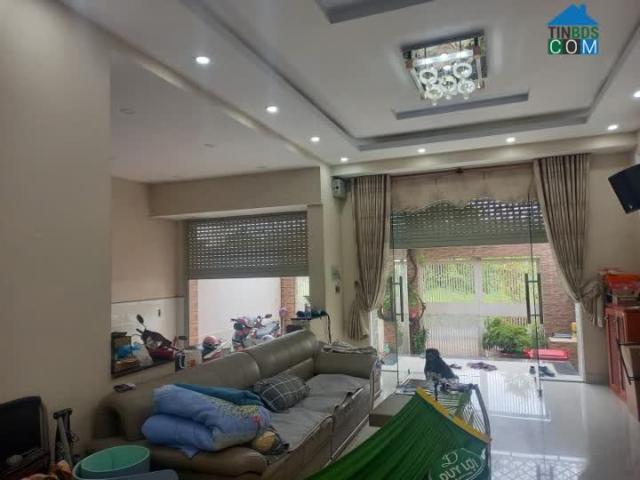 Bán nhà mặt phố Q. 9, 140m², 3 tầng, 4PN, 9.35 tỷ, sổ hồng