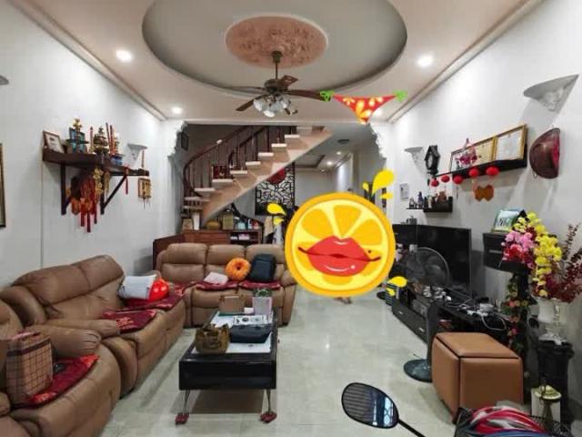 Bán nhà mặt phố Q. 9, 77m², 7.4 tỷ, 3PN, sổ hồng