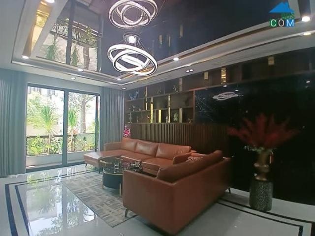 Bán nhà mặt phố Q. 9, DT 110m², 5 tầng, 14.9 tỷ, sổ hồng