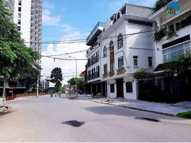 Bán nhà mặt phố Quan Thánh, Q Ba Đình, KD, vỉa hè, cho thuê cao 64m, Mt 4m, 16 tỷ