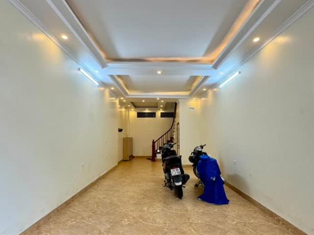 Bán nhà Đền Lừ gara ô tô 7 chỗ thông tứ tung 5 tầng đẹp như mới 45m2 giá hiếm 15 tỷ
