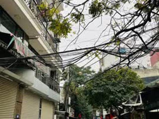 Bán nhà đường Âu Cơ, xe tải đỗ cửa, 5 tầng, mới tinh, nhỉnh 6 tỷ