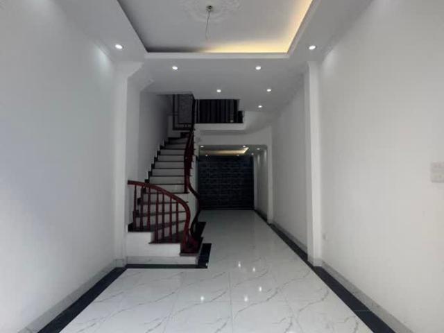 Bán nhà: Ngọc Hồi, Cách bến xe Nước Ngầm 1km, 38m2, 4 tầng, ngõ trước nhà 3m: Gía 5.1 tỷ