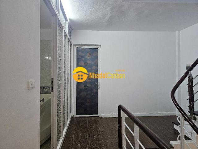 Bán nhà ngọc thuỵ 6 tỉ ô tô gần50m5tngay trường chợ công viên