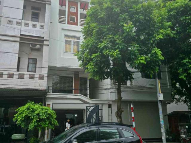 Bán nhà Ngọc Thụy gần chợ 12 tỷ 60m ô tô đỗ, gần phố, Long Biên
