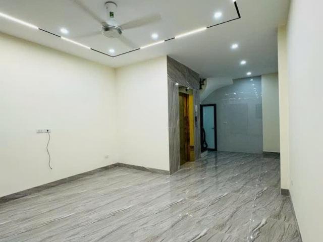 Bán nhà Ngọc Trì 37m 6 tầng thang máy MT4.5m hơn 8 tỷ