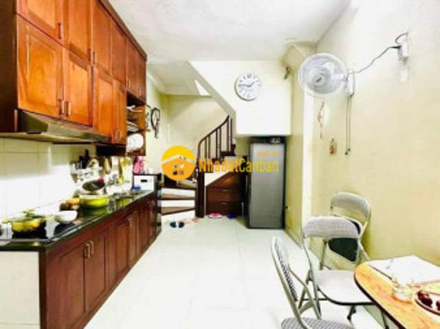 Bán nhà đường cầu giấy 5.7 tỷ 24m2 ô tô đỗ cổng 5 tầng 3 ngủ hiếm quận cầu giấy