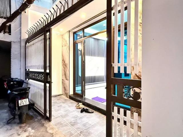 Bán nhà Ngõ Chiến Thắng, Ô Chợ Dừa, Đống Đa 8,4T nhà dân xây, mặt tiền rộng, nội thất đẹp